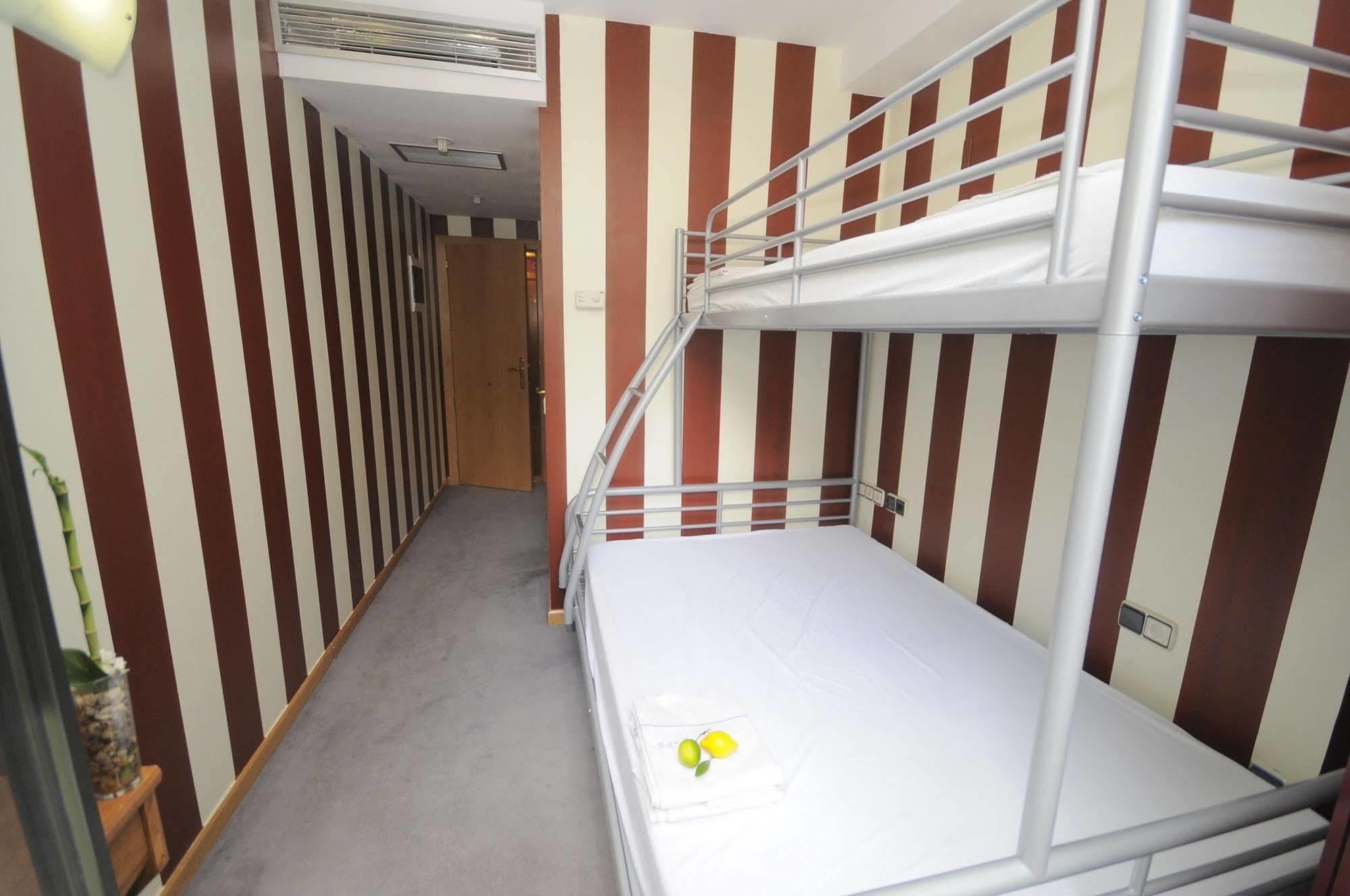 Albergue Revolutum Hostel Salamanca Ngoại thất bức ảnh