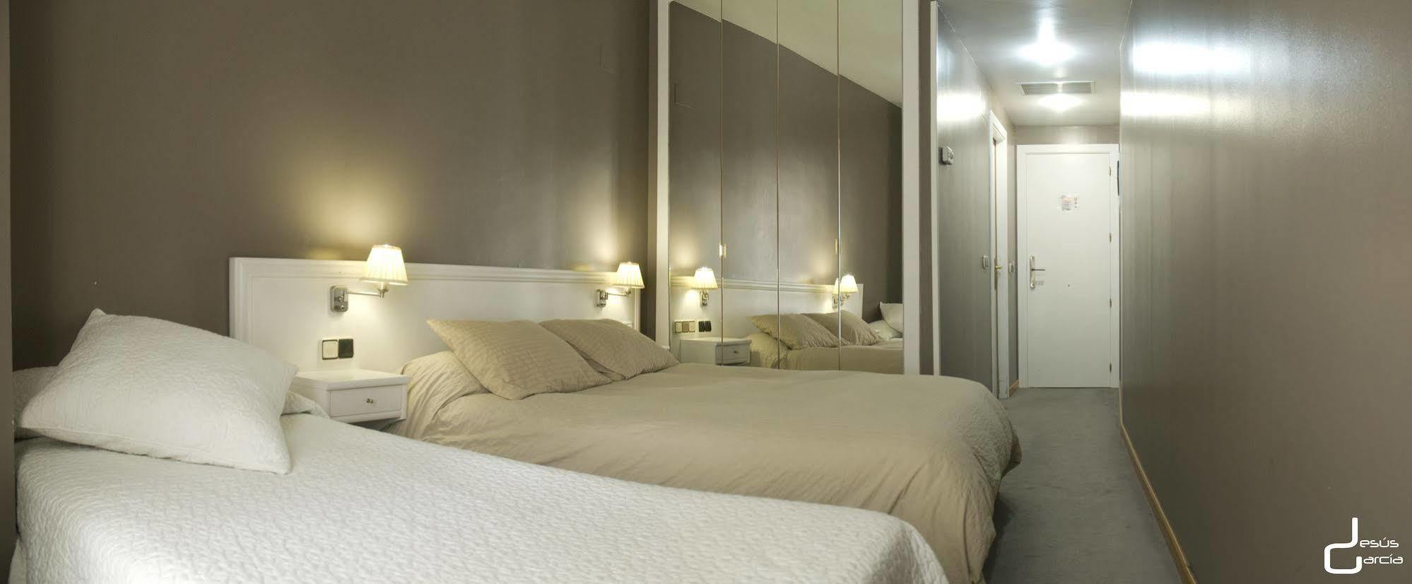 Albergue Revolutum Hostel Salamanca Ngoại thất bức ảnh